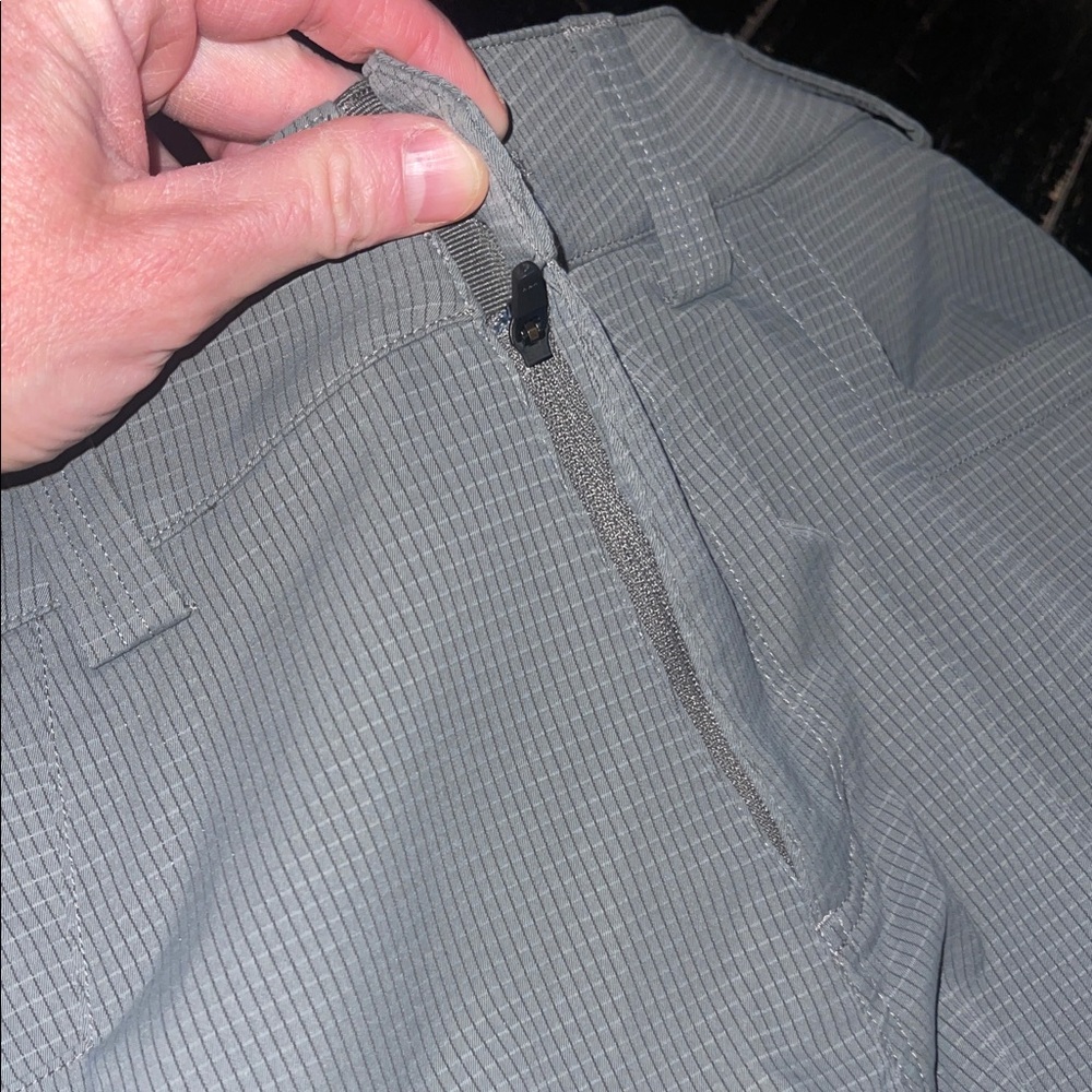 KUIU Men's Cargo Shorts in Gray “Tiburon” - Picture 6 of 7
